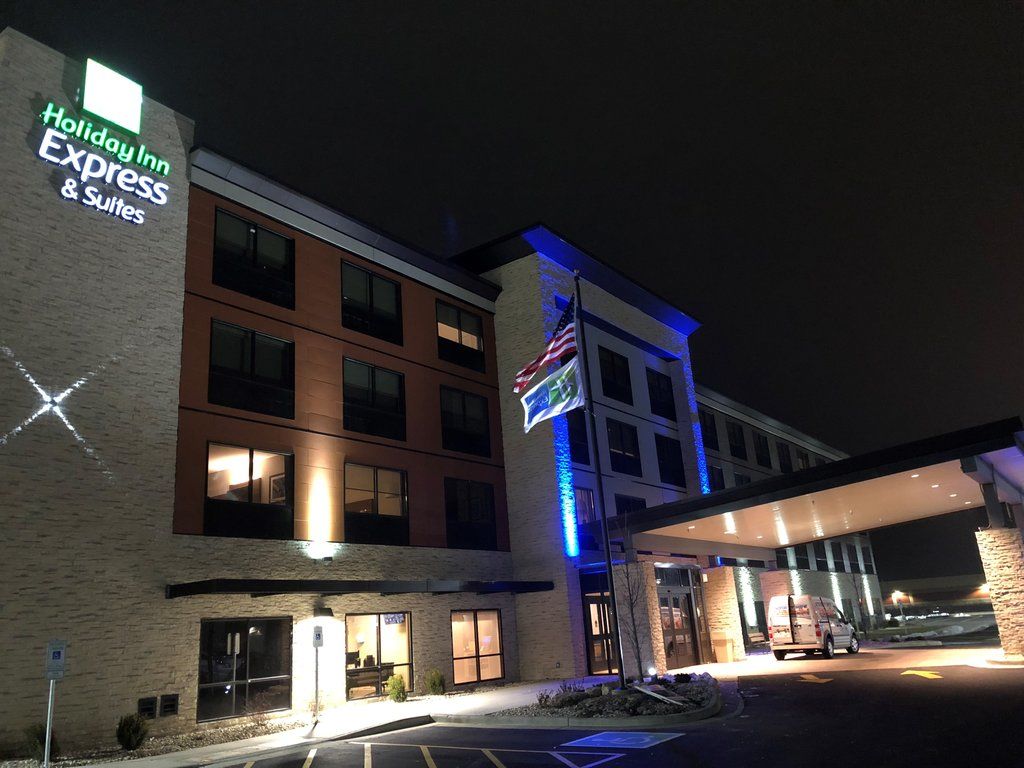 Holiday Inn Express & Suites Racine By Ihg Exterior photo